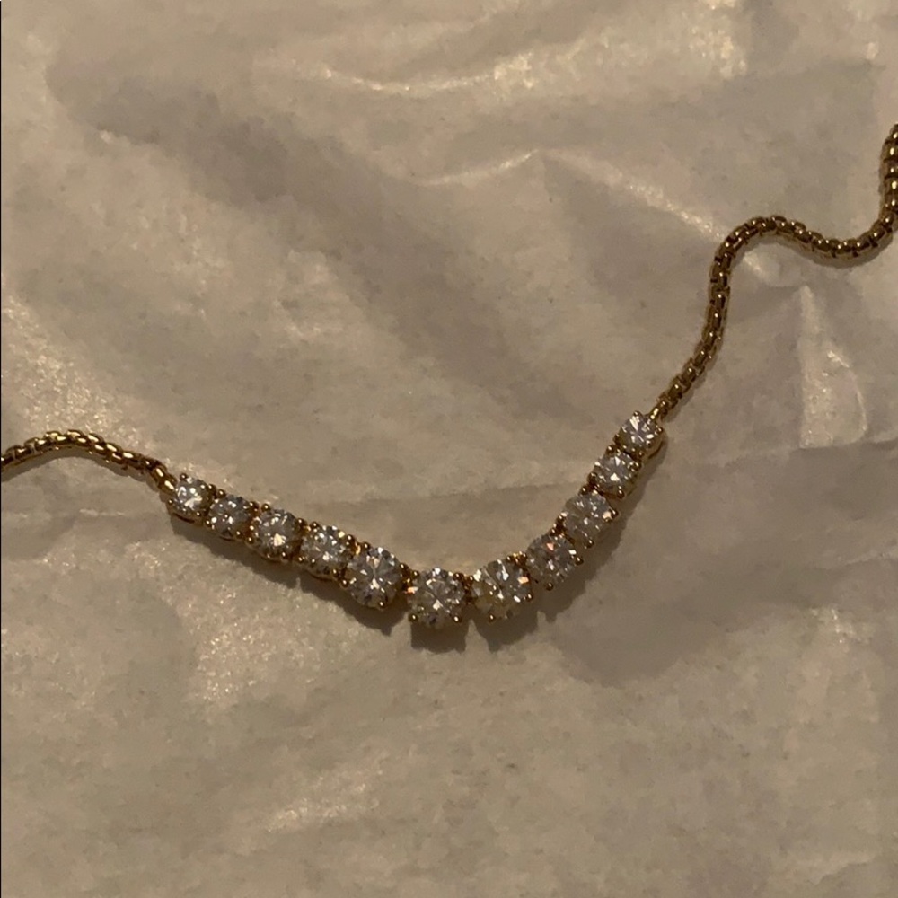 NWT Gold tone, elegant necklace, 11 clear crystals